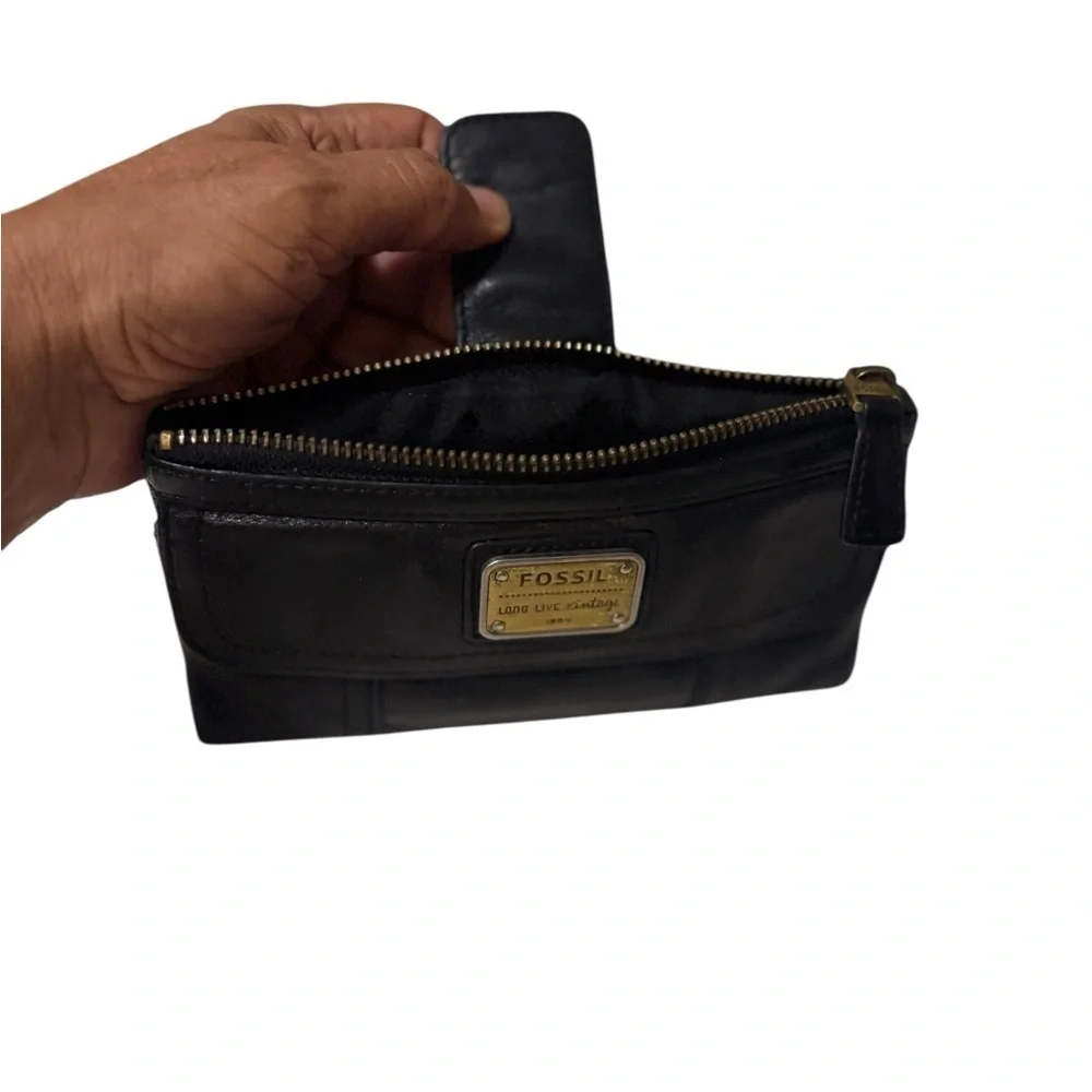 Fossil Black Leather women's vintage wallet in great condition soft with zipper